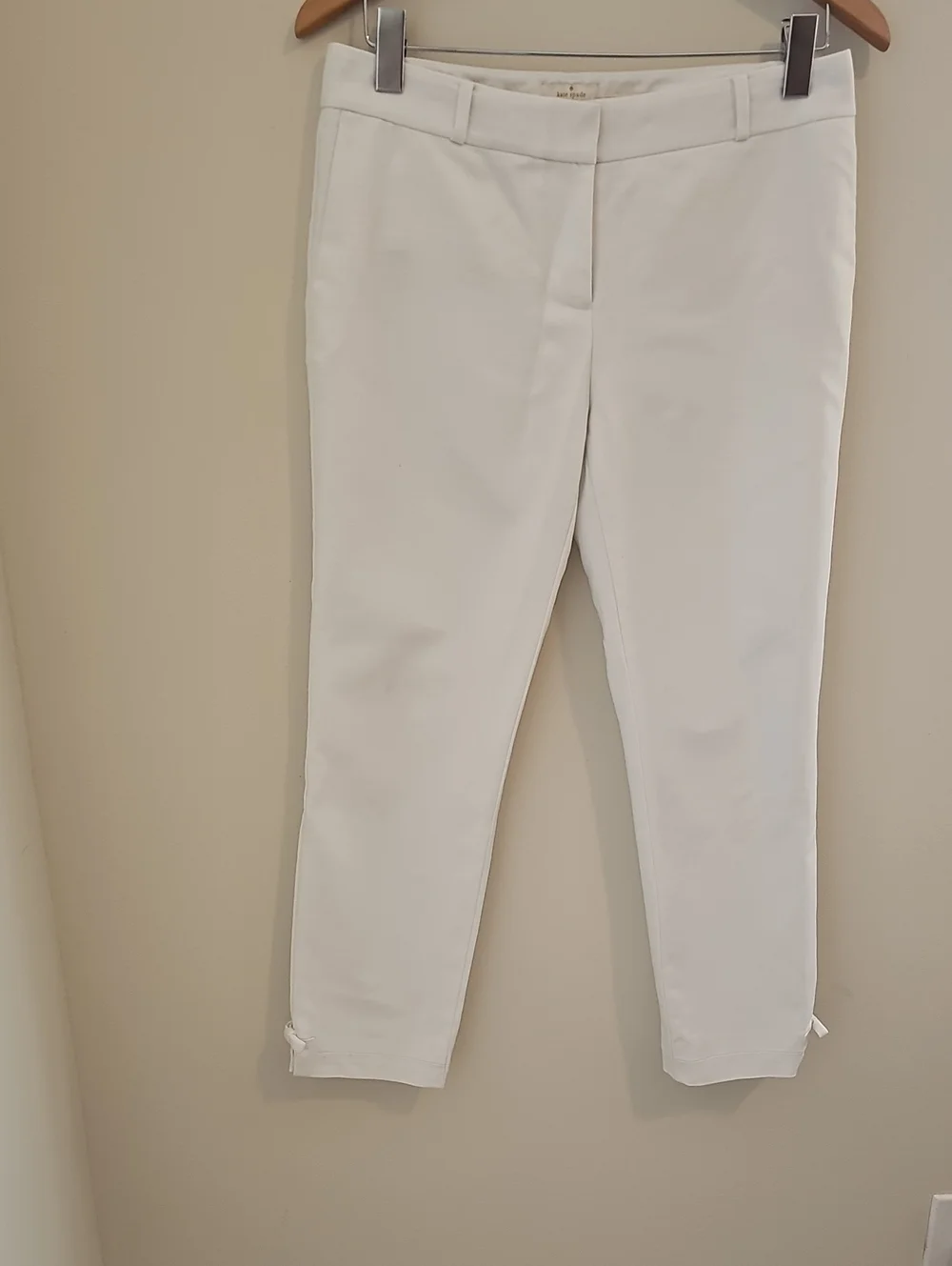 kate spade White Pants with Gold Accent, ‎ Bows At Ankle. Size 4